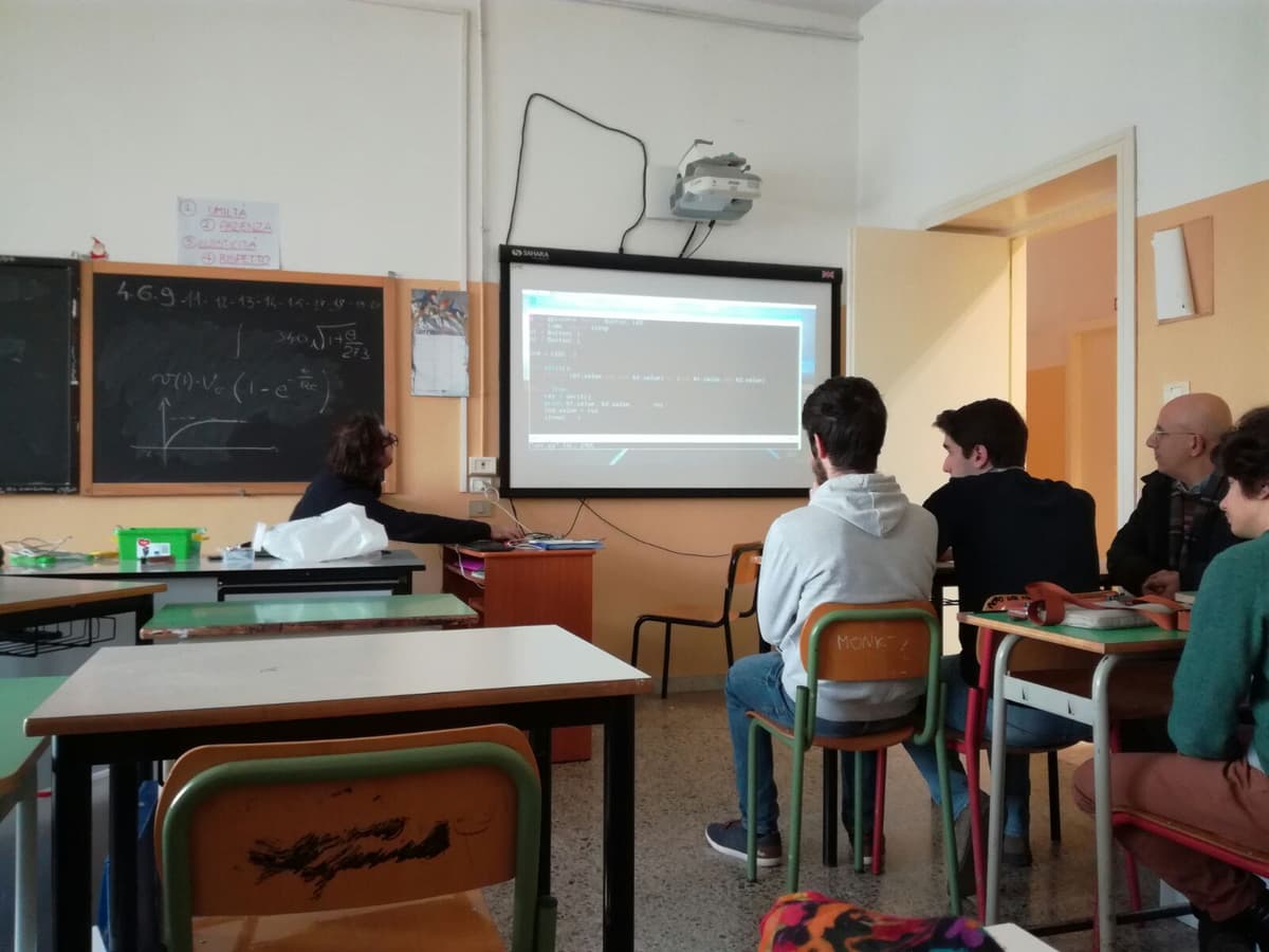 Un laboratorio di Fisica con Arduino e Python